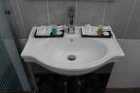 Toilet Kamar Hotel Grand Court Inn - Sungai Besar