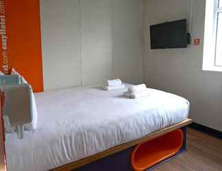 Bilik Tidur 2 Easyhotel London Heathrow