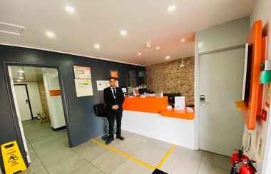 Lobi 2 Easyhotel London Heathrow