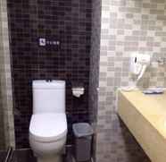 In-room Bathroom 2 7 Days Inn Shenzhen Luohu World Trade Center Branc