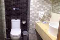 In-room Bathroom 7 Days Inn Shenzhen Luohu World Trade Center Branc