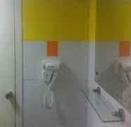 Toilet Kamar 3 7 DAYS INN DEYANG WENMIAO SQUARE BRANCH