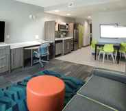 Common Space 6 Home2 Suites by Hilton Pensacola I-10 Pine Forest