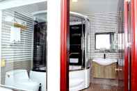 Phòng tắm bên trong GALLANT HOTEL 154