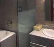 In-room Bathroom 6 Cham Hotel Apartment