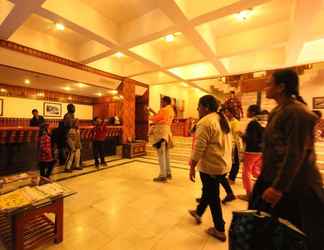 Lobby 2 Golden Tulip Manali Hotel