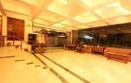 Lobby 7 Golden Tulip Manali Hotel