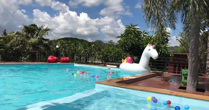 Swimming Pool TONGTA HOMESTAY