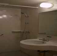 In-room Bathroom 4 Jinjiang Inn Luoyang Wangcheng Park