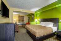 Bedroom Quality Inn Suites Columbia