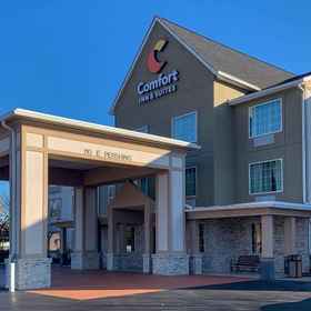 คอมฟอร์ต อินน์ แอนด์ สวีทส์ นอร์ท ลิตเติ้ล ร็อค เจเอฟเค บูเลอวาร์ด 1, โรงแรม & ที่พัก Robinson Center