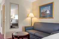Ruang Umum Clarion Hotel & Suites