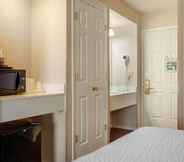 Bedroom 5 Clarion Hotel & Suites