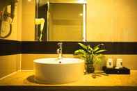 In-room Bathroom Greentree Alliance Ningbo South Train Station Shun