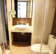 Toilet Kamar 4 Iu Hotel Xian Xijing Hospital Tonghua Gate Subway