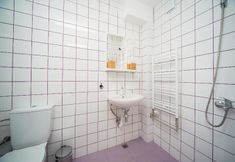 In-room Bathroom 4 Peter Pan House