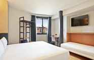 Kamar Tidur 6 Brick Barcelona