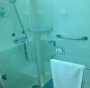 In-room Bathroom 5 7 Days Inn Qingdao Beer Street