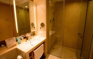 In-room Bathroom 5 Guangzhou S L D International Apartment Poly World