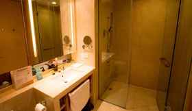 In-room Bathroom 5 Guangzhou S L D International Apartment Poly World
