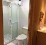 Toilet Kamar 4 Daylight Hotel