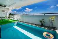 Swimming Pool Ocean View Condominium