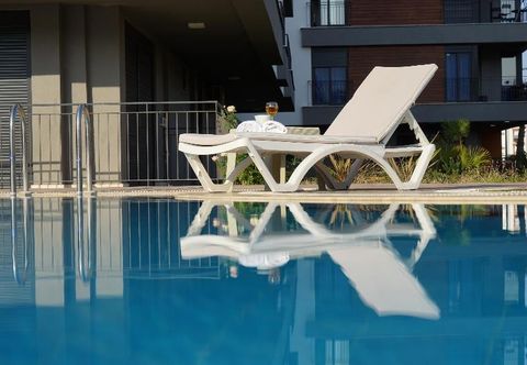 スイミングプール Mene Suites Apart Otel