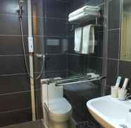 In-room Bathroom 5 FUXING HOLIDAY ELAN HOTEL