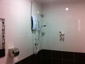 Toilet Kamar 4 Chin Yee Hotel