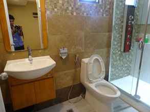 Toilet Kamar 4 Mariposa Budget Hotel (Drive Inn)