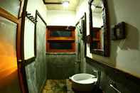 ห้องน้ำภายในห้อง Okreech Cottages