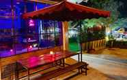 บาร์ คาเฟ่ และเลานจ์ 3 You Empire Hostel & Bar