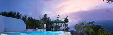 Swimming Pool 2 Lemon Tree Hotel Jammu