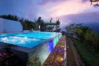 Swimming Pool Lemon Tree Hotel Jammu