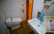 In-room Bathroom 5 GAEUNCHAE HANOK GUESTHOUSE JEONJU