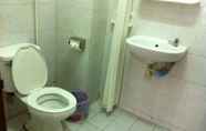 Toilet Kamar 5 RATTANA GUESTHOUSE