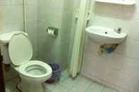 Toilet Kamar RATTANA GUESTHOUSE