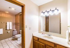 In-room Bathroom 4 Econo Lodge