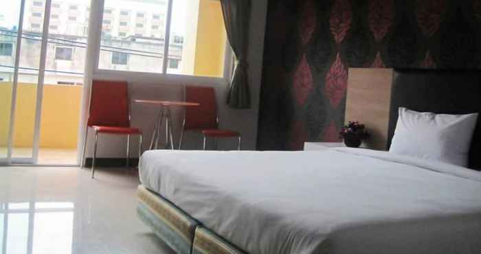 Kamar Tidur Orange Grand Hotel