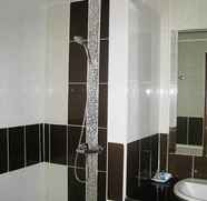 Toilet Kamar 5 Orange Grand Hotel