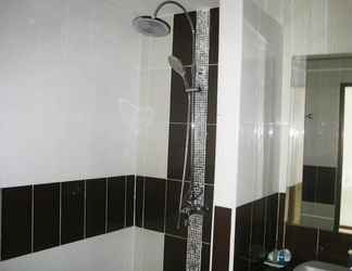 Toilet Kamar 2 Orange Grand Hotel