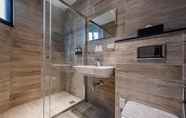 In-room Bathroom 4 Ye Shu