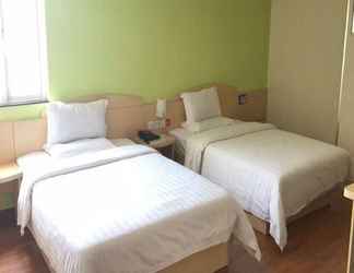 Bilik Tidur 2 7 Days Inn Shaoguan Jiefang Road Walking Street Br