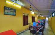 Restoran 4 Hotel Mamta Palace, 500 meters from nakki lake