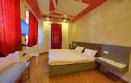 Bedroom 6 Hotel Mamta Palace, 500 meters from nakki lake