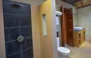 ห้องน้ำภายในห้อง 7 Gili Air Lagoon Resort by Platinum Management