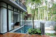 Kolam Renang Villa Thalanena By The Beach