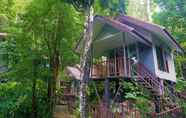 Bangunan 4 Rock And Treehouse Resort