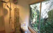 Toilet Kamar 3 Rock And Treehouse Resort