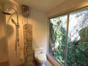 Toilet Kamar 4 Rock And Treehouse Resort